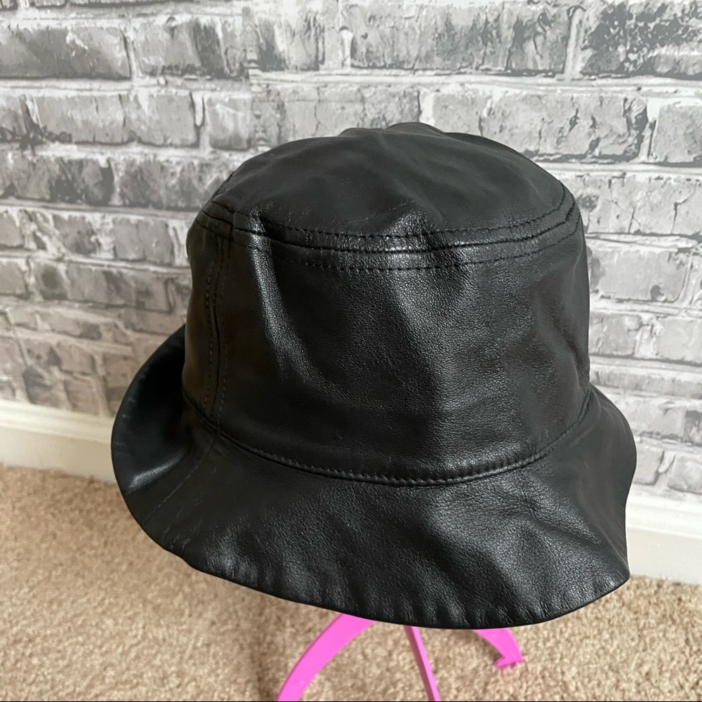 Bucket hat